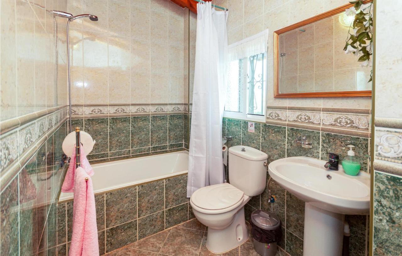 Awesome Home In Antequera With Wifi ภายนอก รูปภาพ